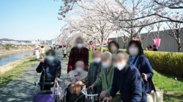 高齢者・障害者共生型デイサービス(隣接)